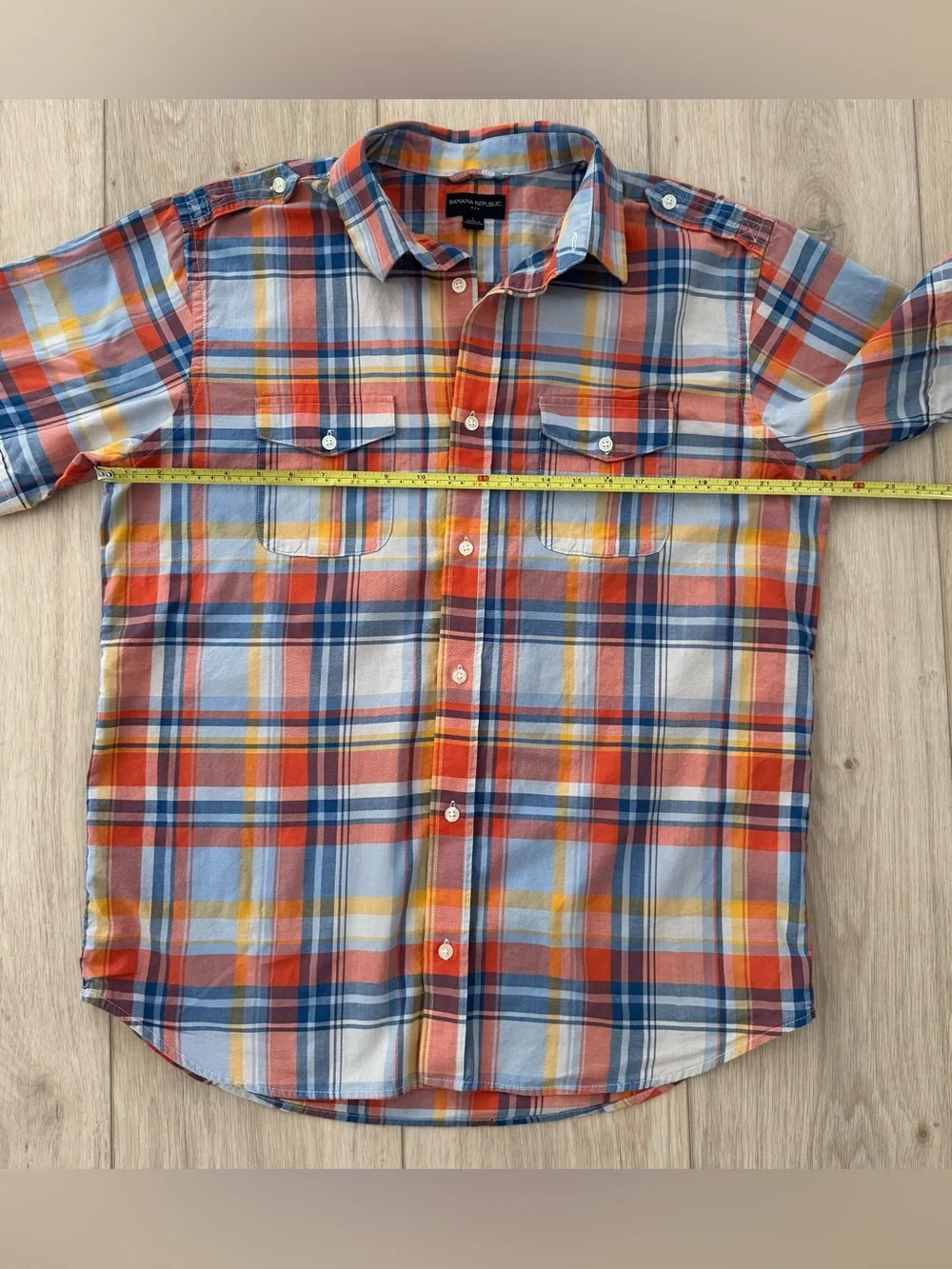 Banana Republic men’s Large madras plaid short sleeve button-down camp shirt